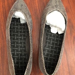Vionic silver flats